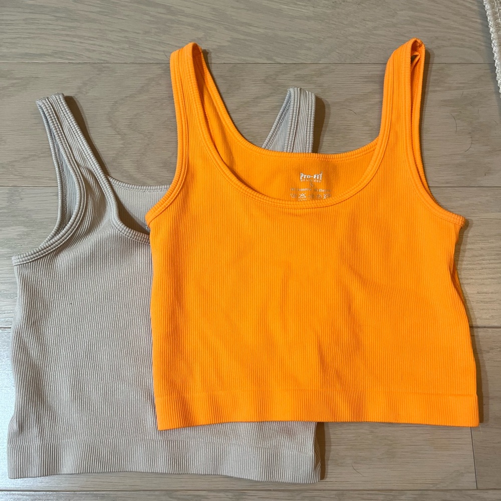 Set of 2 Cropped Tank Tops in Tan and Orange